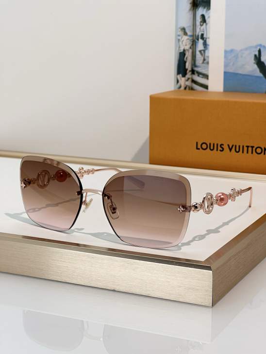 Picture of Louis Vuitton Sunglasses _SKUfw81854683fw